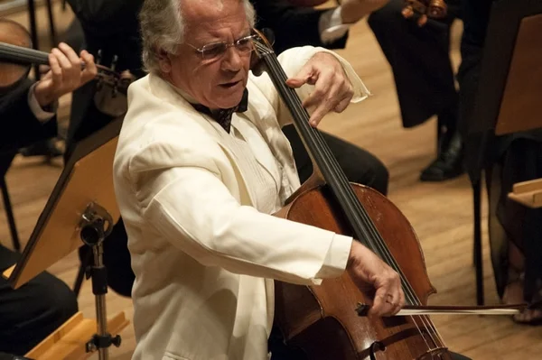 Violoncelista Antonio Del Claro faz recital no projeto Solo Música