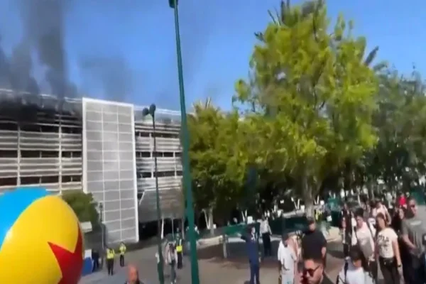 Incêndio atinge Disneyland Resort na Califórnia. Veja fotos e vídeo - Metrópoles