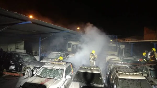 Incêndio em oficina de Vicente Pires danifica sete viaturas da PMDF