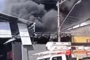 Bombeiros confirmaram um homem de 40 anos socorrido com queimaduras; equipes trabalham no rescaldo e causas do fogo ainda são investigadas