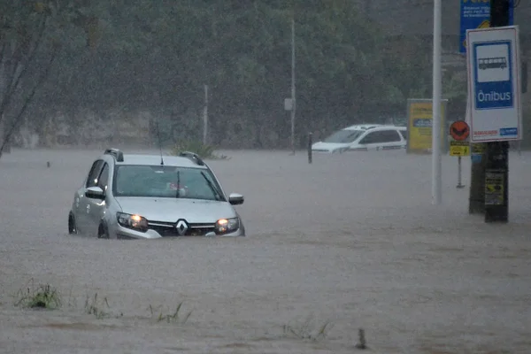 Chuva: pista principal do Aeroporto de Salvador é interditada
