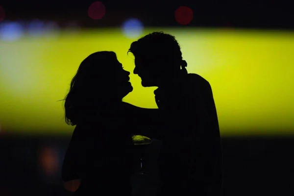 À luz do luar, casal celebra pedido de casamento na Praça dos Três Poderes