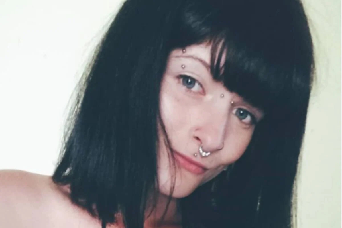 Ela foi atingida por 16 tiros Ela foi atingida por 16 tiros