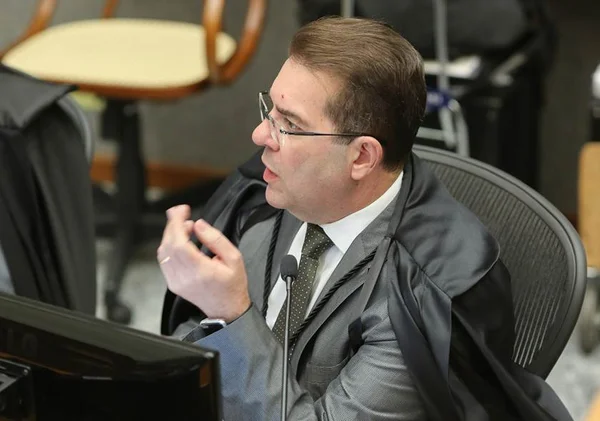 “Poderia levantar dúvidas”, diz ministro do STJ sobre recuo em absolvição de reitor