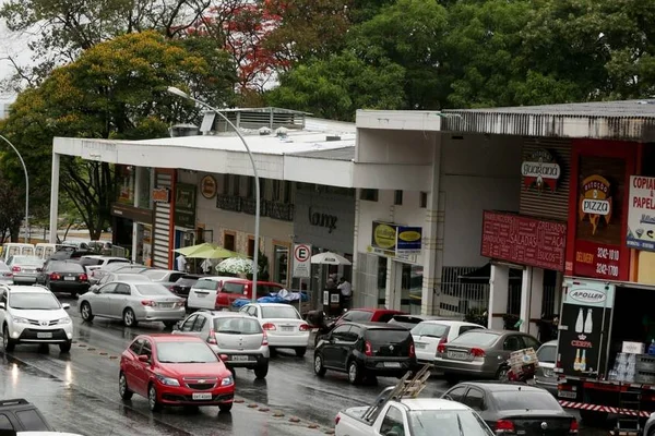 Confiança do empresário do comércio aumenta 4,4% em janeiro, diz CNC