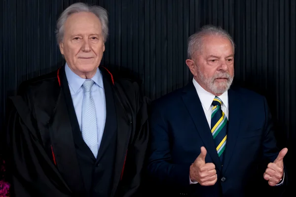 Ricardo Lewandowski e o presidente Lula durante sessão no TSE - Metrópoles