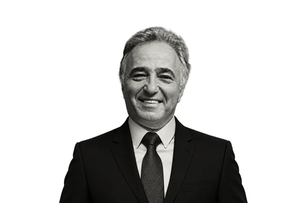 Herdeiros de Jorge Mitre trocam acusações de extorsão e assinatura falsa