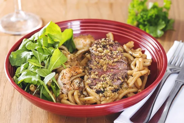 Abbraccio passa a fabricar a própria massa e lança prato surf and turf