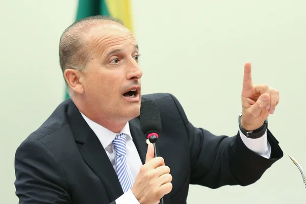 Núcleo militar de Bolsonaro quer metade dos cargos na transição