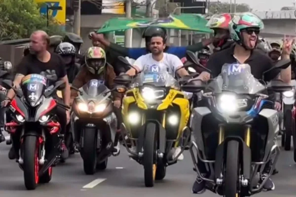 Foto colorida de motociata promovida por Pablo Marçal na zona leste de SP