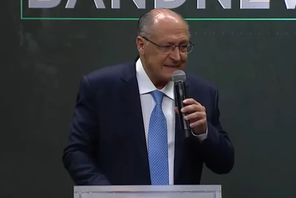 Na Fiesp, Alckmin aumenta pressão sobre BC: “Os juros têm que cair”