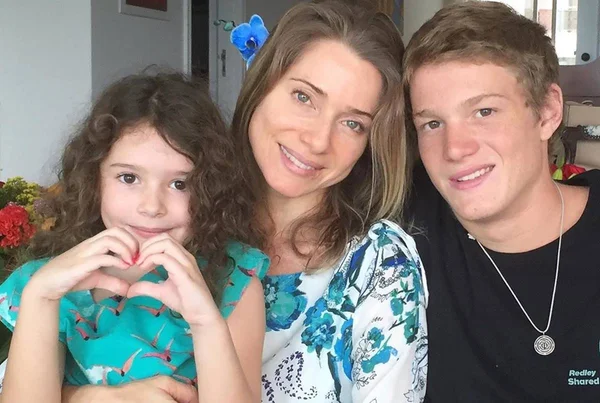 Leticia Spiller posta álbum de fotos com filhos e web se derrete: “Lindeza”