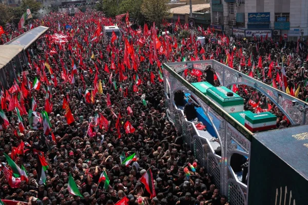 Funeral de Khamenei chega ao 3° dia com multidões; filho segue sumido - destaque galeria Funeral de Khamenei chega ao 3° dia com multidões; filho segue sumido - destaque galeria