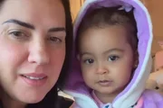 Graciele Lacerda posa com Clara após cirurgia Graciele Lacerda posa com Clara após cirurgia