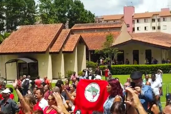 Cemitério libera a entrada de apoiadores do ex-presidente Lula