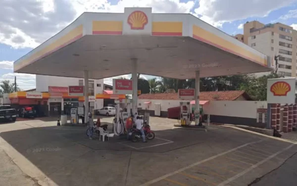 imagem colorida posto de combustíveis anapolis