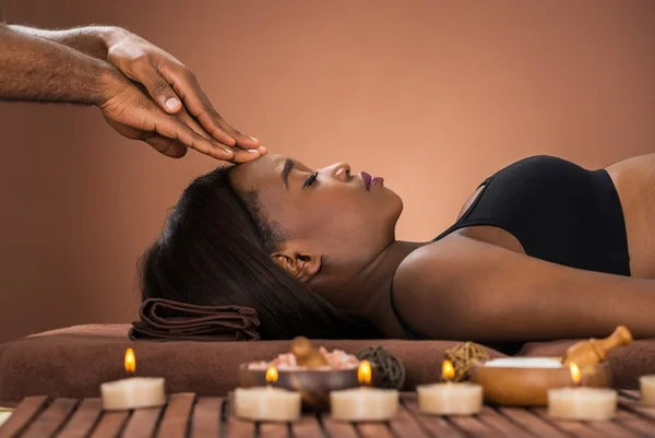 Conheça os benefícios do reiki, terapia alternativa de cura energética