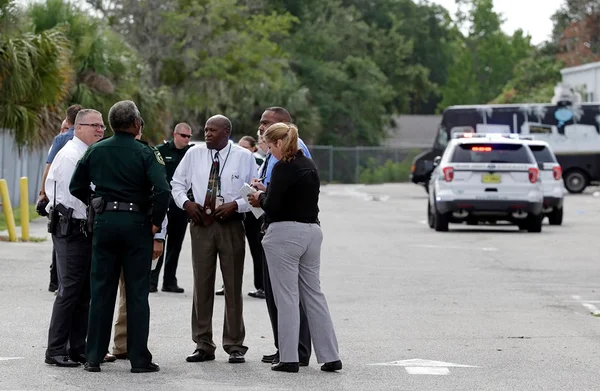 Tiroteio deixa mortos e feridos em Orlando, nos Estados Unidos