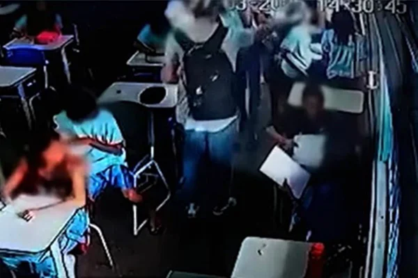 Vídeo: professor da rede pública é afastado após jogar água em aluna