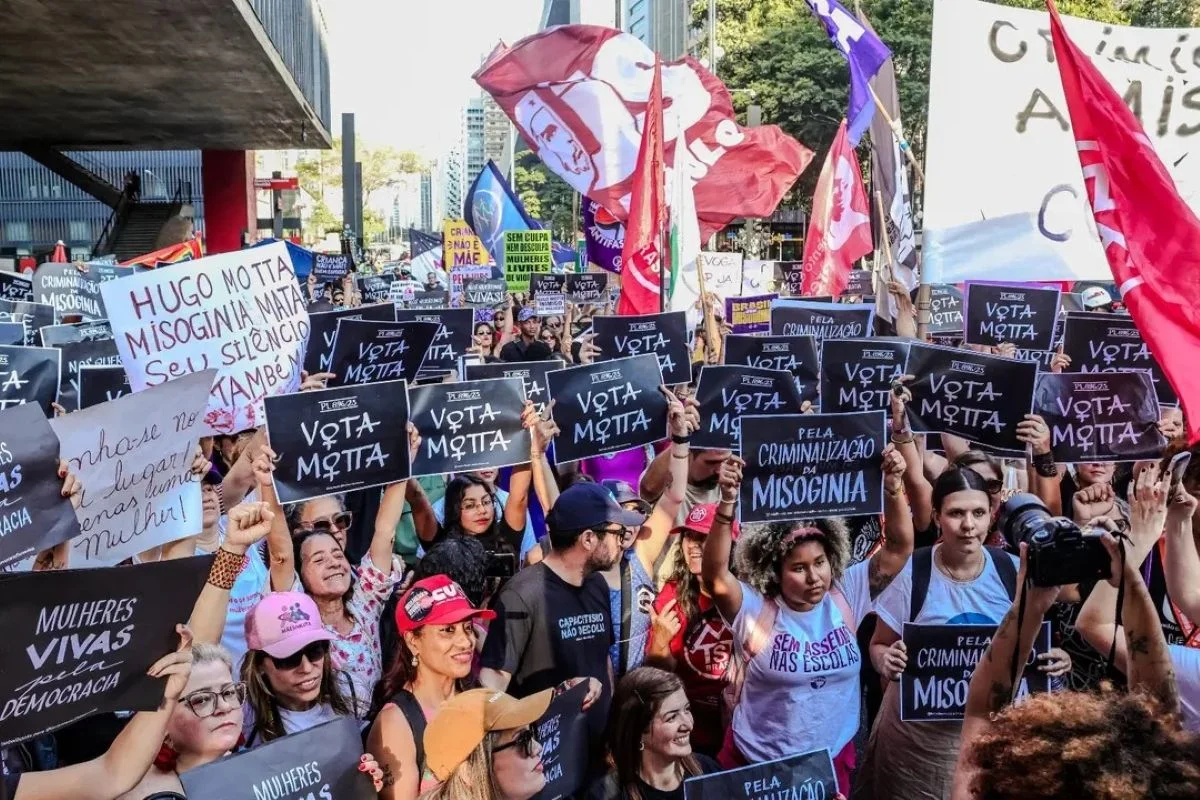 Mulheres fazem ato na Avenida Paulista em defesa do PL da Misoginia Mulheres fazem ato na Avenida Paulista em defesa do PL da Misoginia