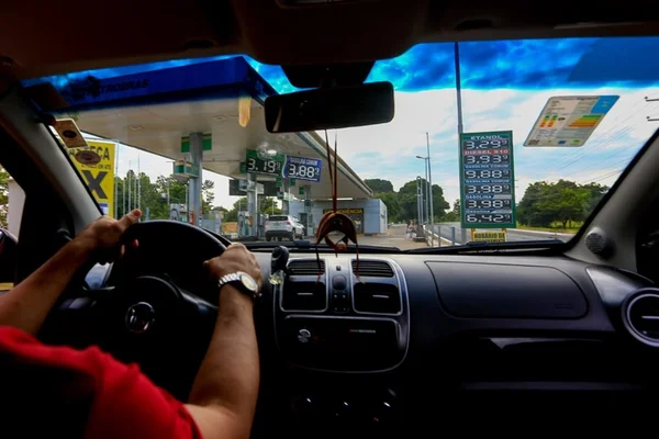 Preço da gasolina volta a cair em postos do Distrito Federal
