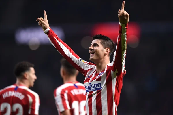 Atlético de Madrid supera Bilbao e encosta no líder Barcelona