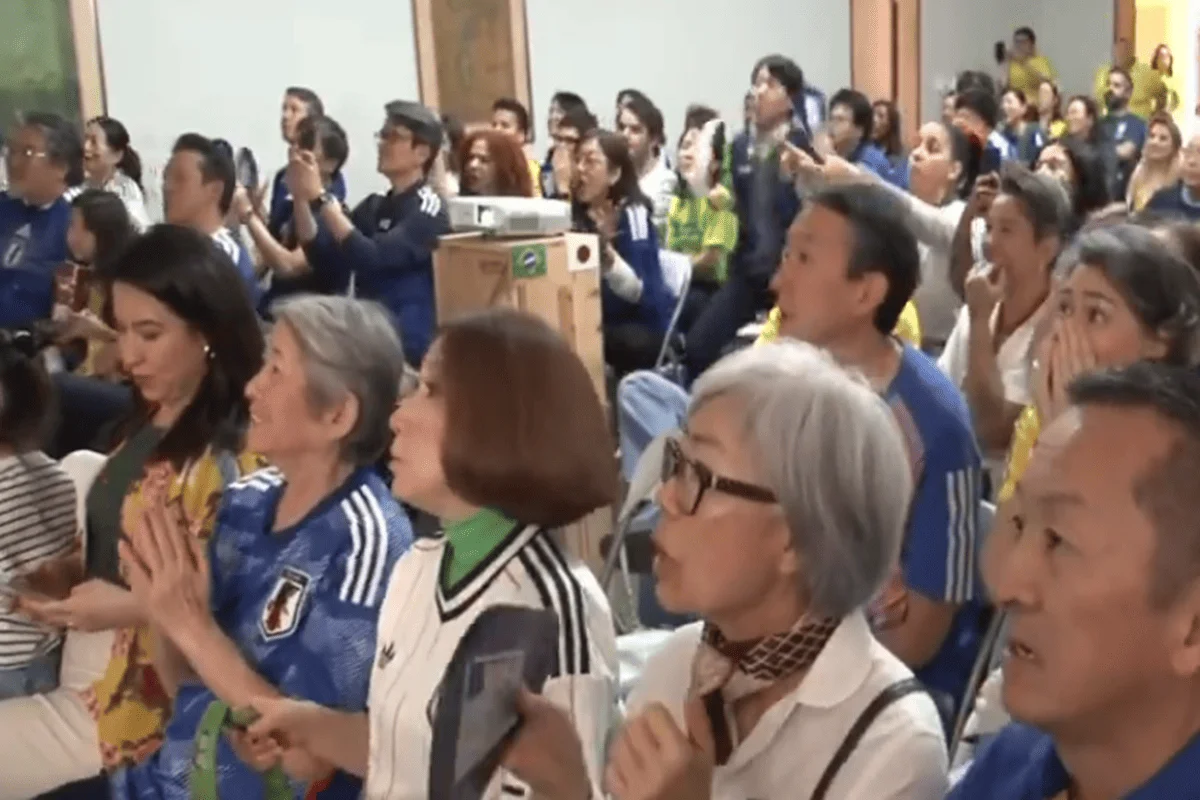 Gol do Japão em Brasília: Empolgação na Embaixada e Silêncio nos Bares do Brasil