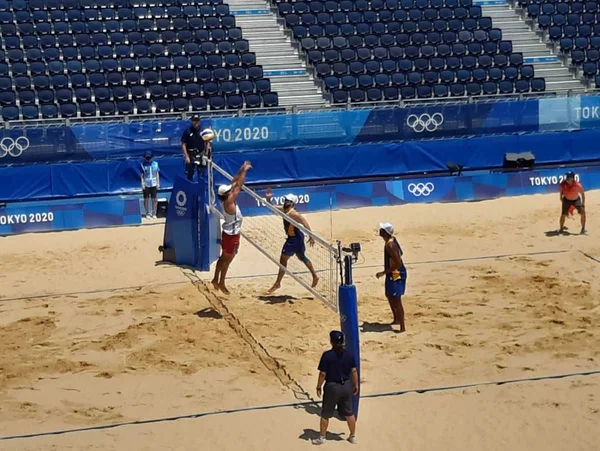 Brasiliense Bruno Schmidt estreia com vitória no vôlei de praia