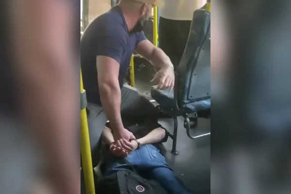 Vereador Fabão imobiliza homem em Uberlândia