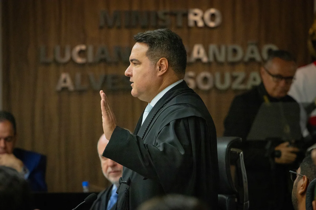 Jorge Oliveira emerge como favorito para indicação ao STF em eventual governo Flávio Bolsonaro