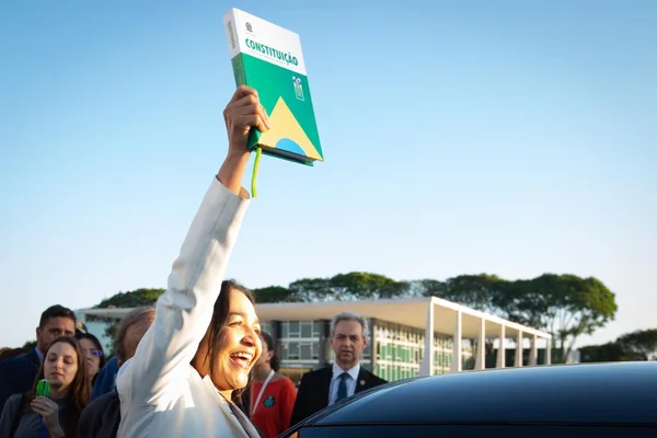 “Democracia venceu”, diz Eliziane após relatório final da CPI do 8/1