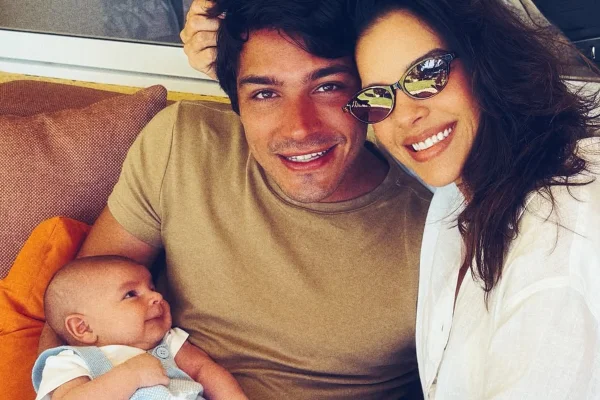 Mariana Rios baba pelo filho, Palo, de 2 meses: "Maior alegria" - Metrópoles