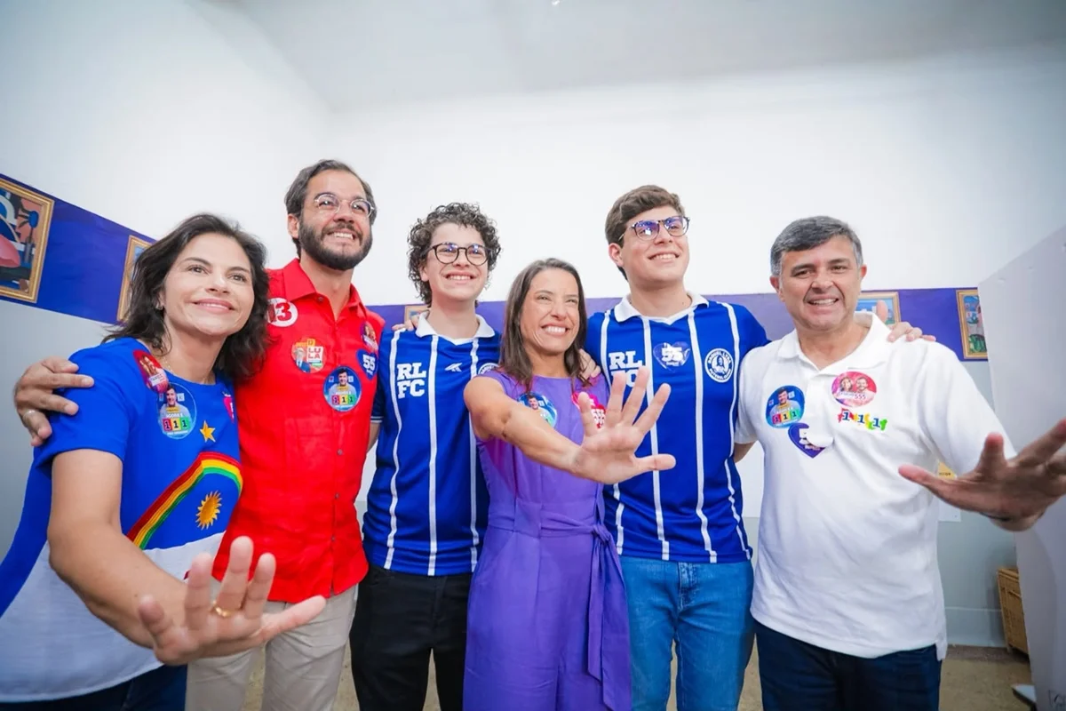 Raquel Lyra, candidata ao governo de Pernambuco, vota em Caruaru