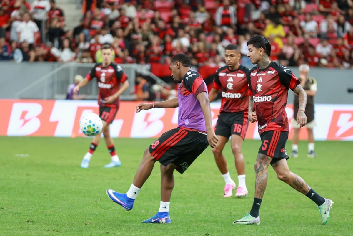 Lorran vira o placar para o Flamengo contra Olimpia. Acompanhe - imagem 5 Lorran vira o placar para o Flamengo contra Olimpia. Acompanhe - imagem 5