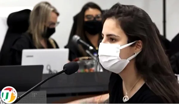 imagem colorida Kellen sobrevivente da Boate Kiss