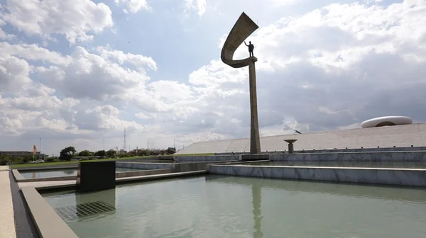 Convênio com Memorial JK é renovado. Agora só falta cuidar do Museu de Arte de Brasília e da Escola de Música