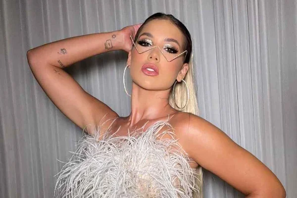 Virginia estreia no Carnaval de Salvador em cima de trio badalado