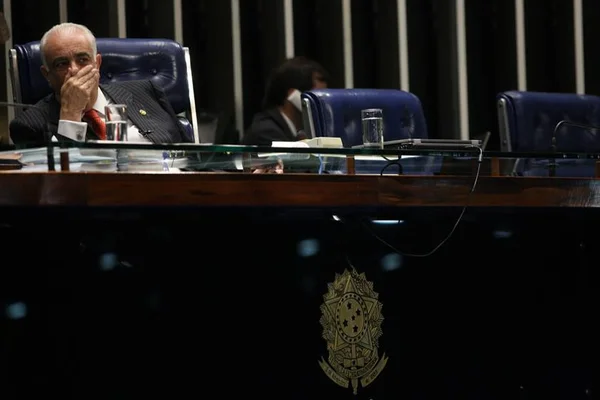 Presidente do Partido da República se entrega à Polícia Federal