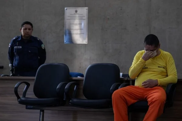 Imagem colorida de homem acusado de matar mãe - Metrópoles