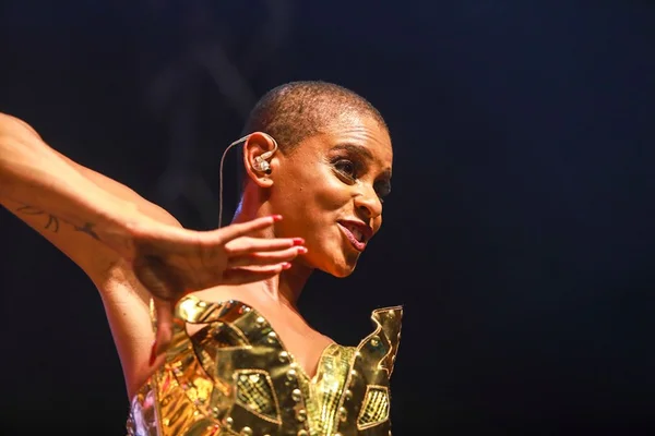 Ex-Rouge Aline Wirley revela ser bissexual e diz que já namorou uma mulher