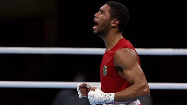 Hebert Conceição se classifica para semifinal e garante medalha no boxe