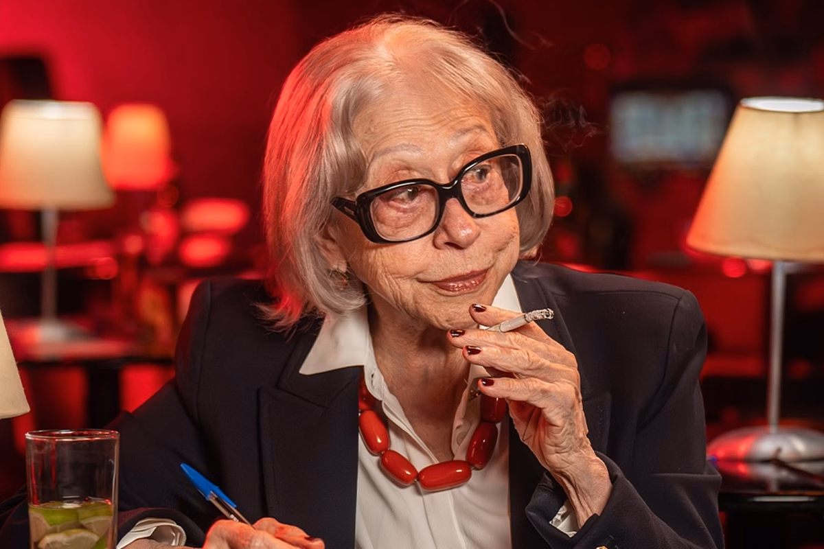 Fernanda Montenegro como Dona Laura