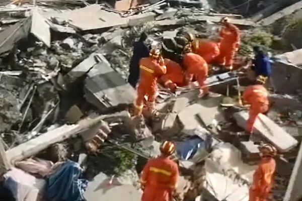 Hotel desaba na China e deixa ao menos um morto e 10 desaparecidos