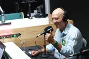 Candidato também prometeu construir cinco hospitais na capital, sendo um na sede do Centrad Candidato também prometeu construir cinco hospitais na capital, sendo um na sede do Centrad