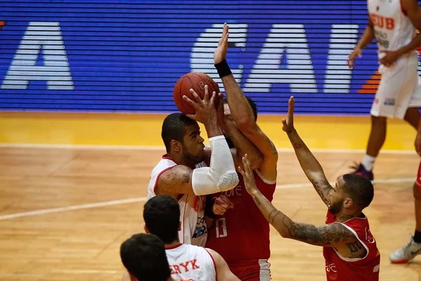 UniCeub vence e volta às semis do NBB depois de três anos