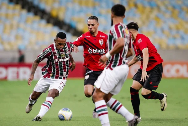 Atlético-GO vence no Maracanã e aumenta pressão no Fluminense