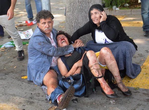 Chega a quase 100 o número de mortes em duas explosões na Turquia