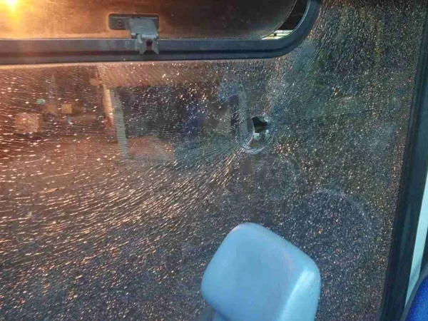 Ônibus articulado é atingido por tiro no Rio