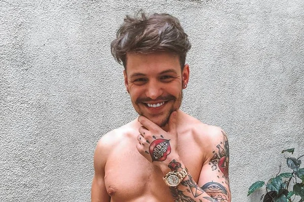 Saulo Pôncio mostra ultrassom do filho e legenda é criticada por fãs