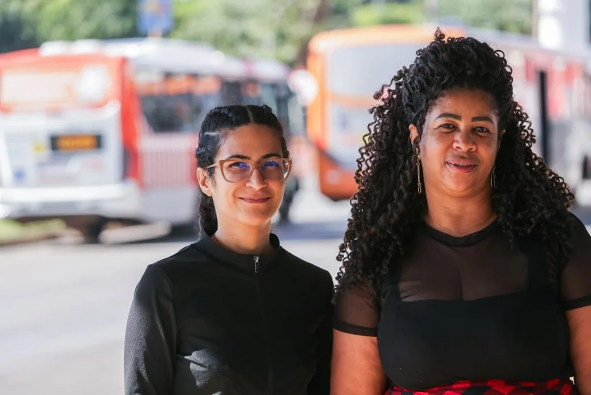 Sem qualquer aviso prévio, milhares de passageiros que dependem das linhas da concessionária, que atua em regiões como Guará, Águas Claras, Park Way, Taguatinga e Ceilândia, enfrentaram uma manhã de caos e frustração Sem qualquer aviso prévio, milhares de passageiros que dependem das linhas da concessionária, que atua em regiões como Guará, Águas Claras, Park Way, Taguatinga e Ceilândia, enfrentaram uma manhã de caos e frustração